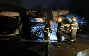 Trei mașini distruse de incendiu …