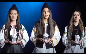 Am pornit a colinda - …