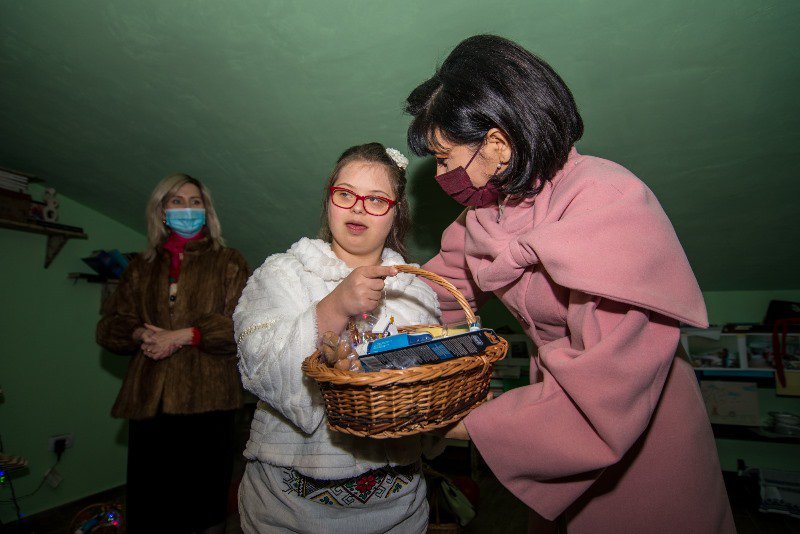 Bucurii de Crăciun. Copiii și tinerii cu dizabilități au primit mai devreme darurile de la Moș Crăciun - FOTO