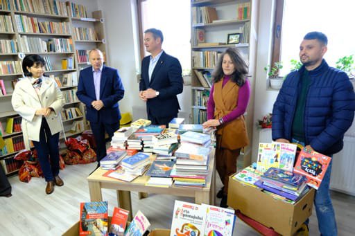 Biblioteca comunală din Șendriceni a primit peste 1000 de volume de cărți prin donații - FOTO