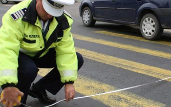 Femeie accidentată pe o trecerea …