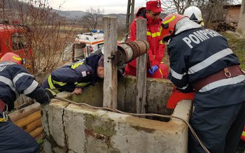 Intervenție dificilă. Bărbat salvat din …