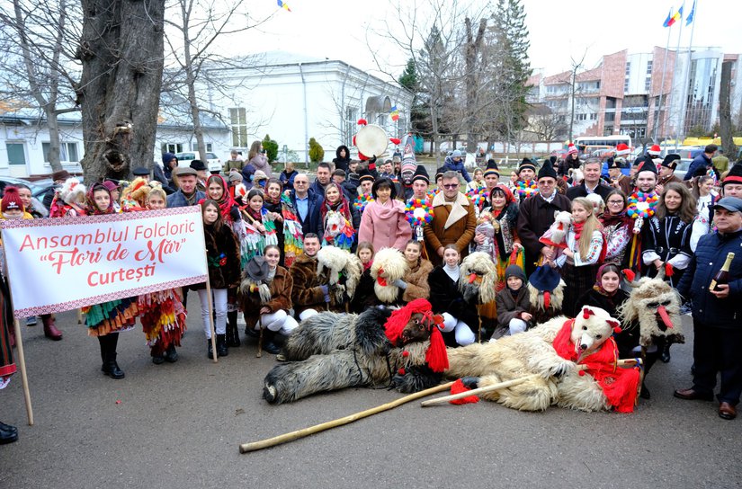 Sediul PSD Botoșani a fost gazda a sute de colindători din tot județul - FOTO