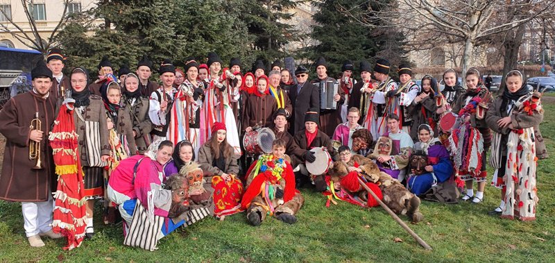 Datini și obiceiuri din județul Botoșani prezentate de Ansamblul „Mugurelul-Mărgineanca” la Câmpulung Muscel și București - FOTO