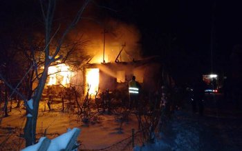 Casă mistuită de flăcări la …