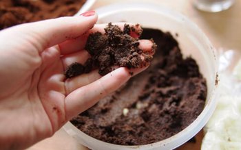 Arunci zatul de cafea? Iată …