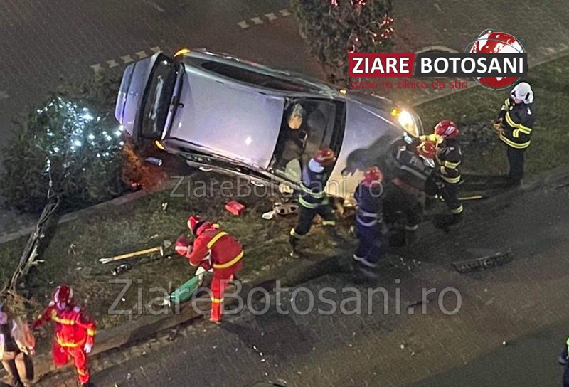 Accident la Dorohoi! Două tinere au ajuns la spital după impactul puternic dintre două mașini - FOTO