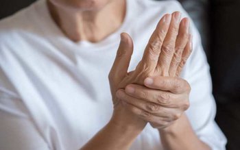 De ce apare artrita reumatoidă