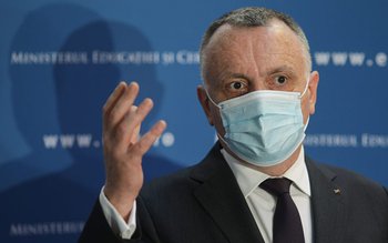 Cursuri online pentru școlile cu …