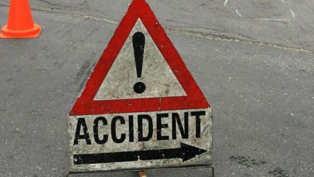 Două persoane au fost rănite în urma unui accident: un autoturism a intrat în coliziune cu un taxi