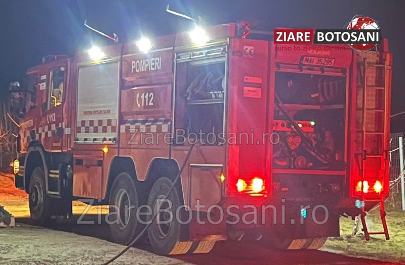 Anexă distrusă de foc! Neatenția și vântul ar fi putut provoca o tragedie