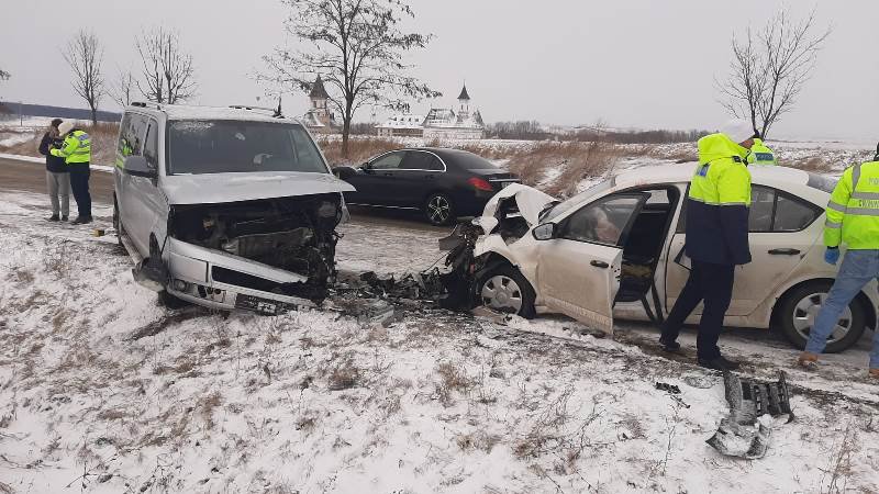 Patru persoane rănite în urma unui accident rutier produs la Zosin - FOTO