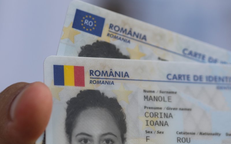 Se schimbă buletinele în România! Vor lua amprentele tuturor românilor. Interzis să refuzi