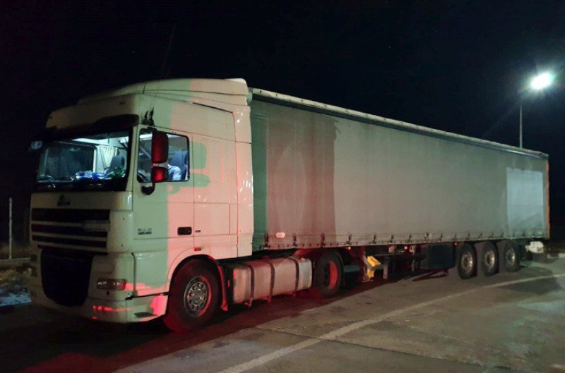 A testat vigilenţa poliţiştilor de frontieră la volanul unui camion radiat din circulaţie - FOTO