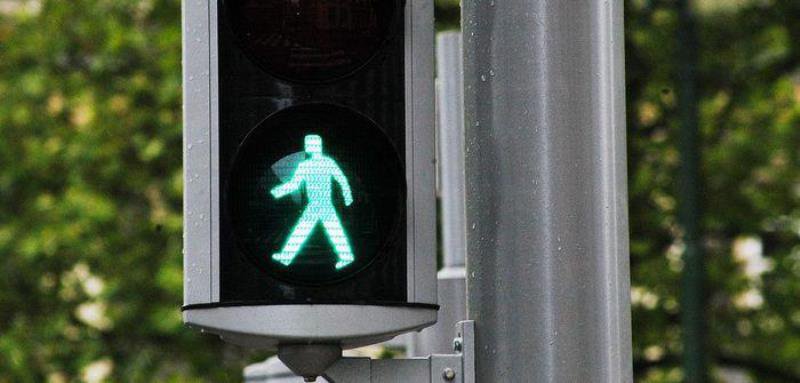 Primăria Botoșani va monta semafoare inteligente la două treceri de pietoni aglomerate