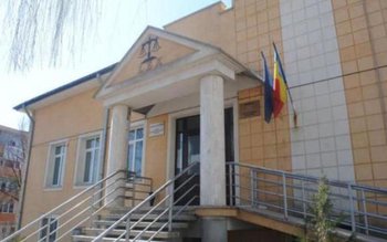 Tinerii care furau cabluri la …