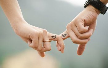 Românii se pot căsători chiar …