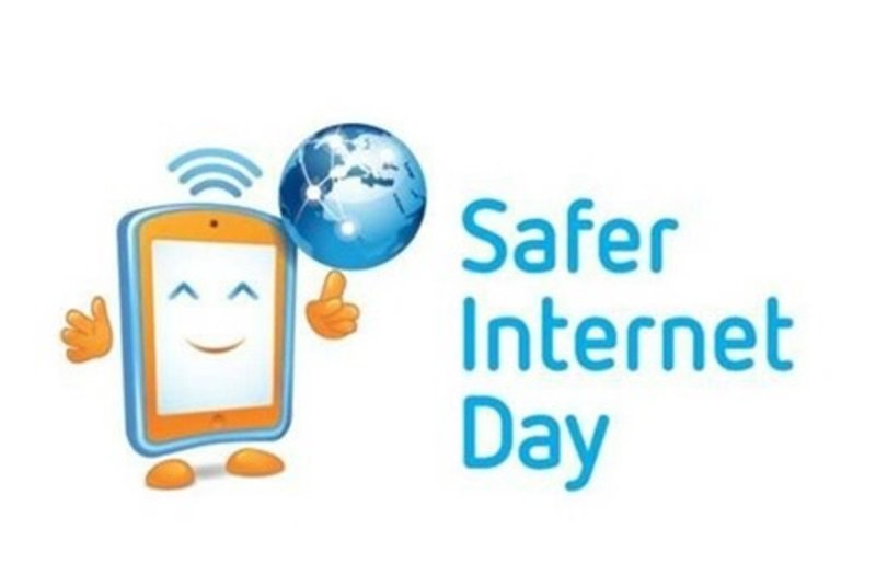 Polițiștii botoșăneni alături de elevi pentru promovarea siguranței pe internet - Safer Internet Day