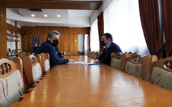 Întâlnire a prefectului Sorin Cornilă …