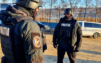 Percheziții domiciliare în două comune …