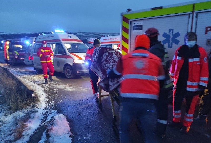 ACCIDENT la Stăuceni! Doi bărbați au avut nevoie de îngrijiri medicale - FOTO