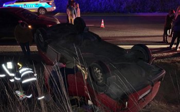 Un microbuz cu 11 refugiaţi, …