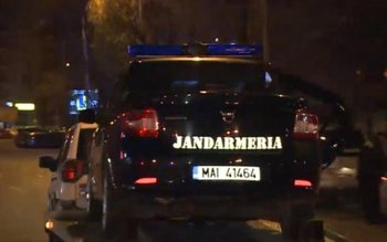 O familie formată din doi …