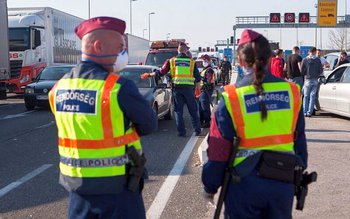 Ungaria nu mai acceptă refugiați …