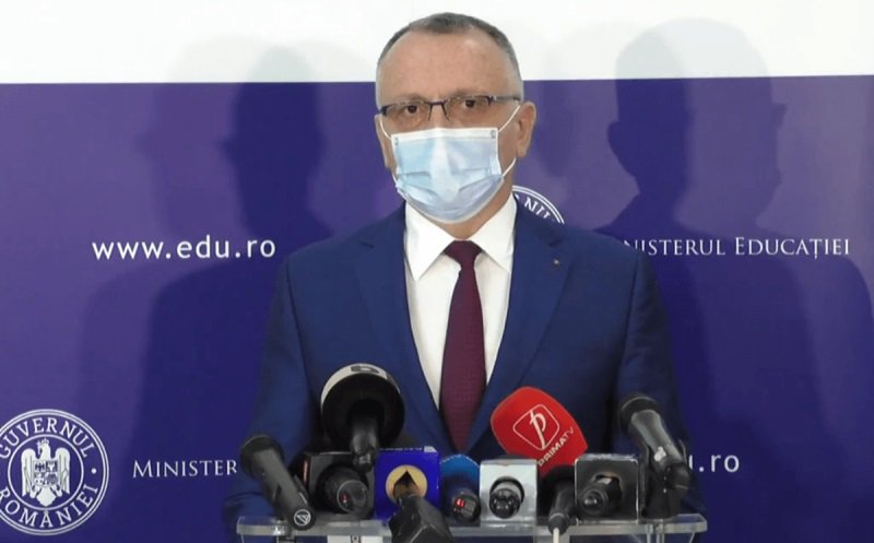 Sorin Cîmpeanu: Se anulează toate restricțiile. Dispare obligativitatea măștii pentru elevi, iar universitățile nu mai pot organiza cursuri online