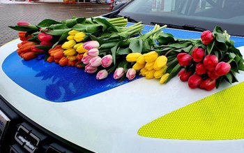 Poliţiştii urează tuturor doamnelor şi …