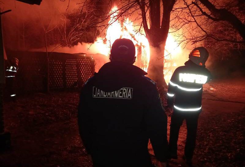 Incendiu violent izbucnit în apropierea Gării Botoșani - FOTO