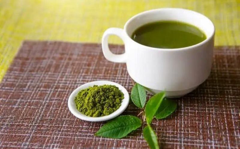 Cine și în ce situații trebuie să evite consumul de ceai verde