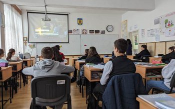 Poliţiştii botoşăneni alături de elevi …