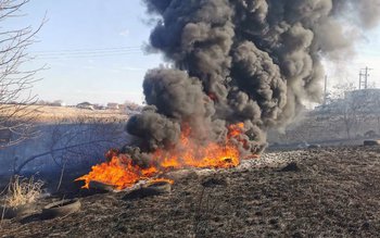 Incendiu puternic de vegetație uscată …