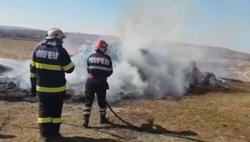 90 hectare și o casă au ars în 11 incendii care au avut loc într-o singură zi în județ