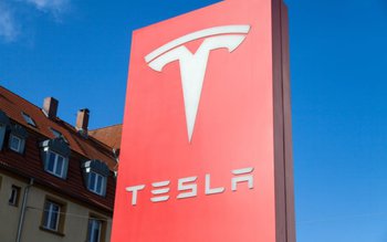 Elon Musk deschide prima fabrică …