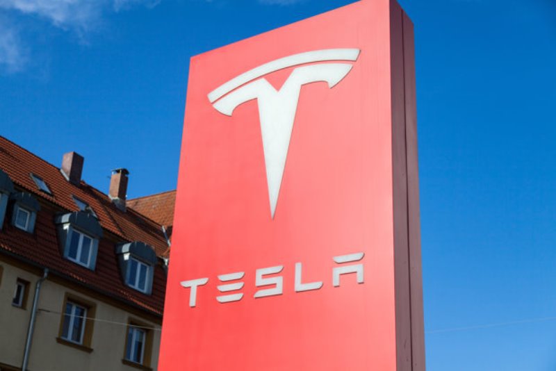 Elon Musk deschide prima fabrică Tesla în Europa