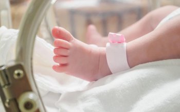 Bebeluș de două săptămâni abandonat …