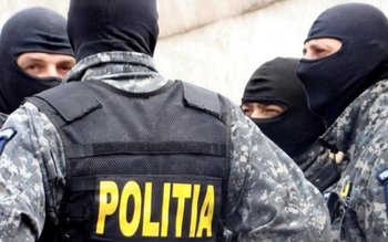 Percheziții la locuințele a doi …