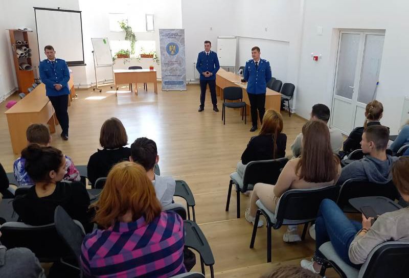 Activități preventiv-educative a jandarmilor organizate la Grupul Școlar „Dr. Mihai Ciucă” Săveni