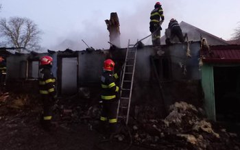 Casă aprinsă de un scurtcircuit, …