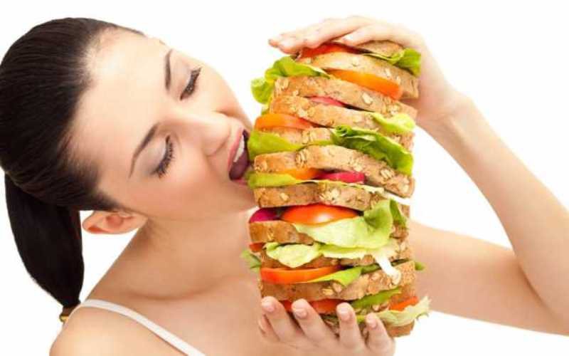 5 motive pentru care îți este foame foarte des