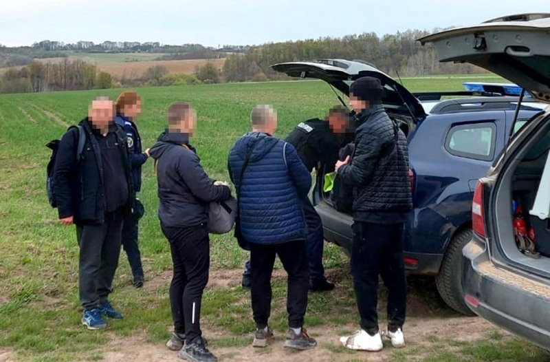 Depistați din elicopter când au trecut ilegal frontiera la Dersca - FOTO