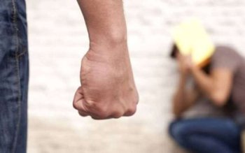 Conflict în fața unui fast-food …