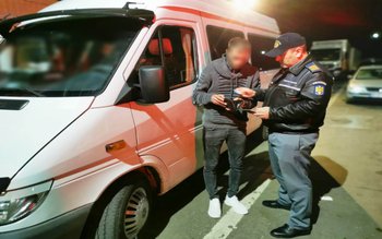 Documente false descoperite la controlul …