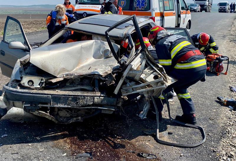 Patru persoane au ajuns la spital după un accident produs la Stăuceni - FOTO
