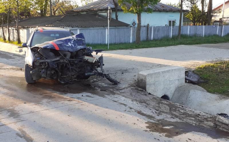 Accident rutier între un autoturism și o autoutilitară - FOTO