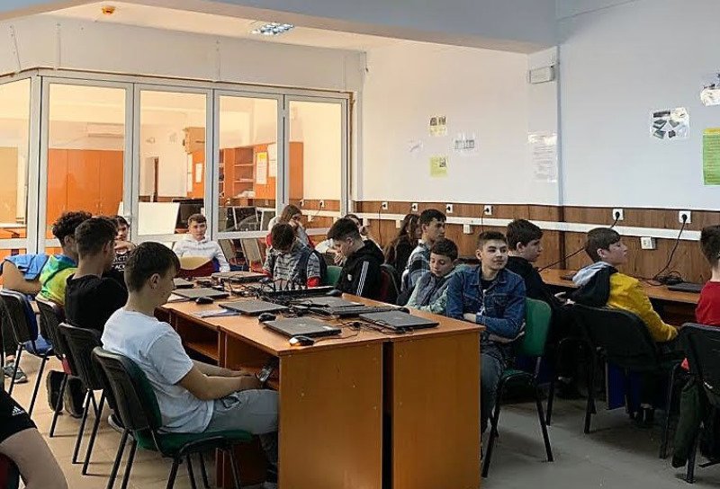 Promotorii Voluntariatului - SGG la Liceul Sportiv Botoșani cu APC Botoșani - FOTO