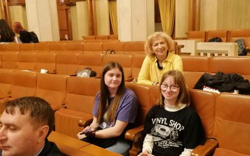 Două eleve din județul Botoșani …