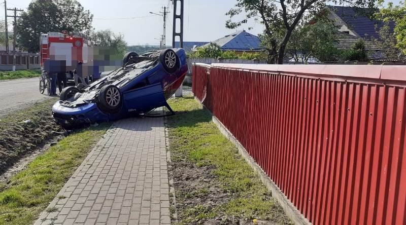 Accident violent în județ! Patru persoane au fost rănite în urma ciocnirii a două mașini - FOTO